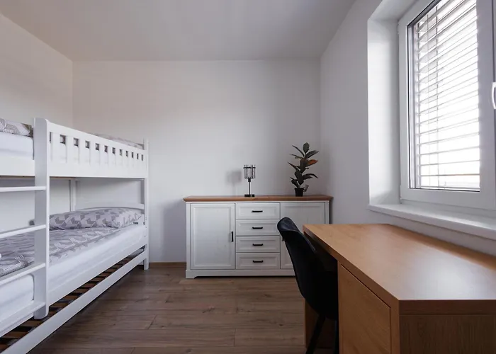 Pool Mukarov Ferienhaus *