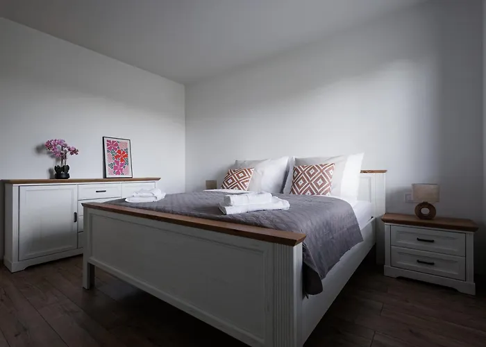 Pool Mukarov Mukarschow