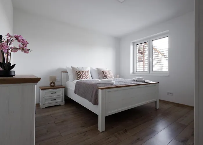 Pool Mukarov Mukarschow