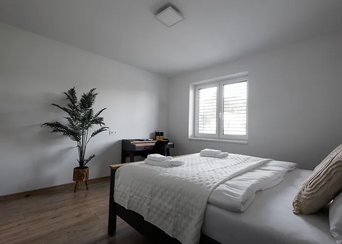 Pool Mukarov Feriehus *