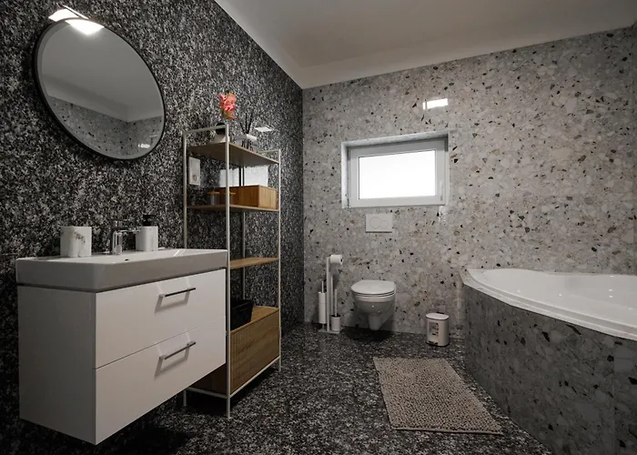 Pool Mukarov Feriehus