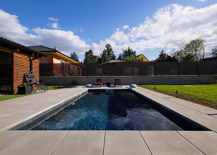 Pool Mukarov Feriehus *